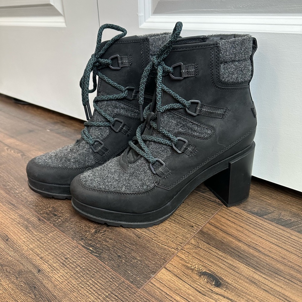 Sorel Women’s Blake Lace Up Heeled Boot Black Size 10